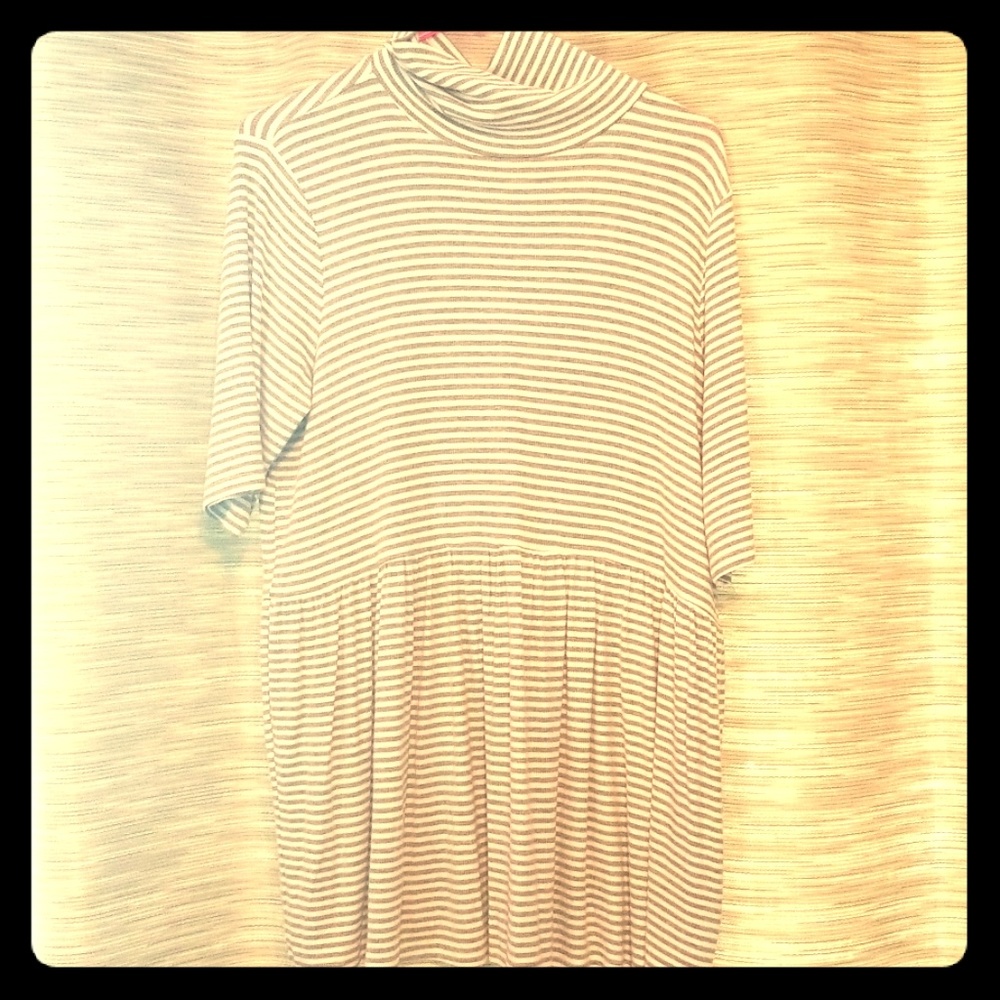 Motherhood matnerity 3/4 sleeve shirt